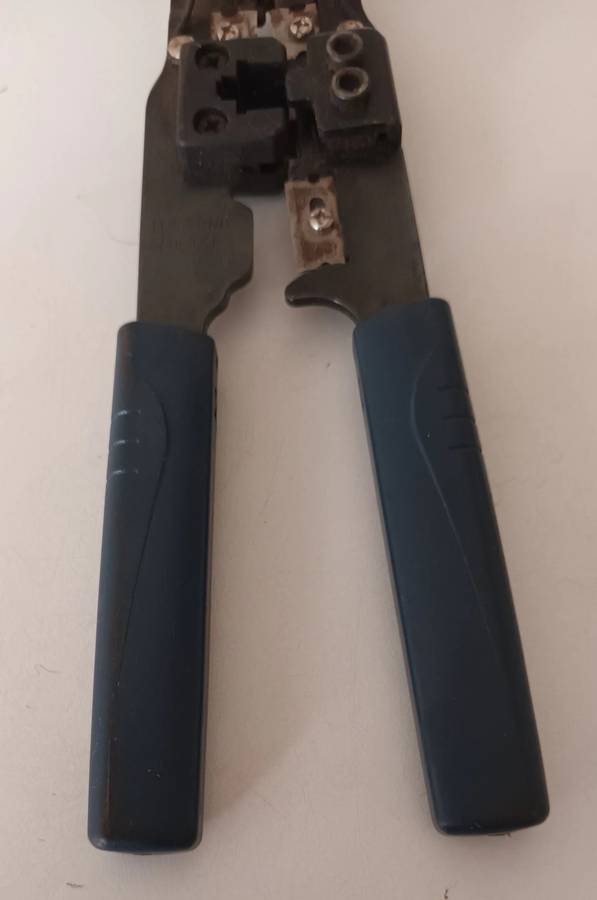 ROLINE Hand Crimp Tool for RJ45 Connectors.