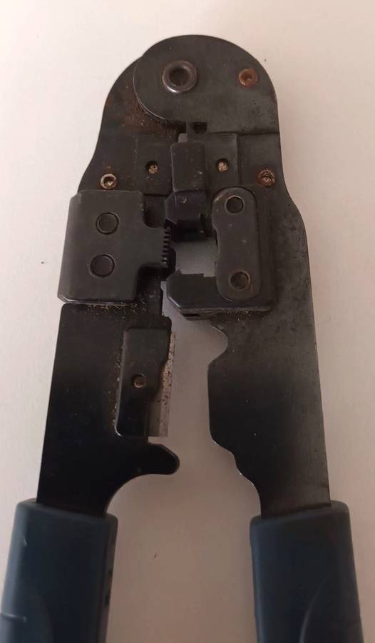 ROLINE Hand Crimp Tool for RJ45 Connectors.