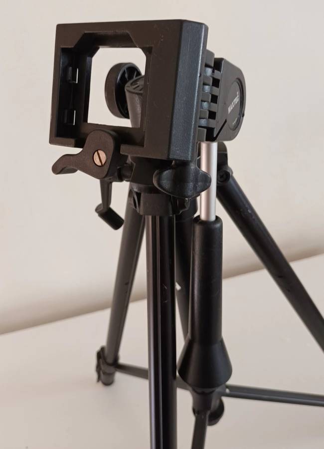 MAXTEC EXTENDABLE TRIPOD. LENGTH 1.12M.