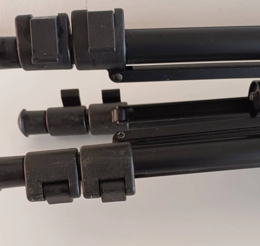 MAXTEC EXTENDABLE TRIPOD. LENGTH 1.12M.