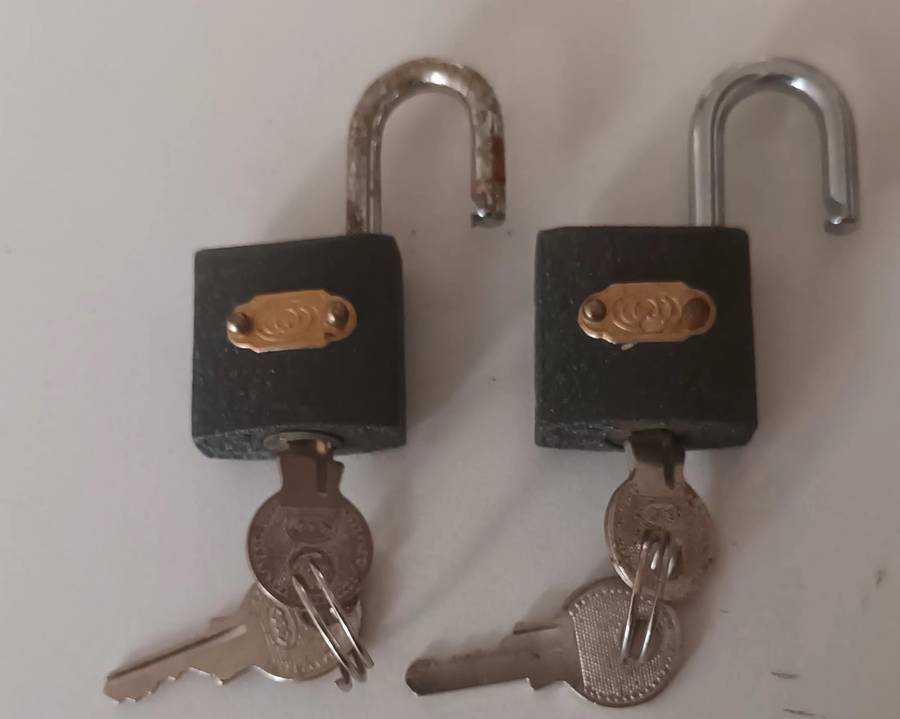2x Locks with Keys. Working.