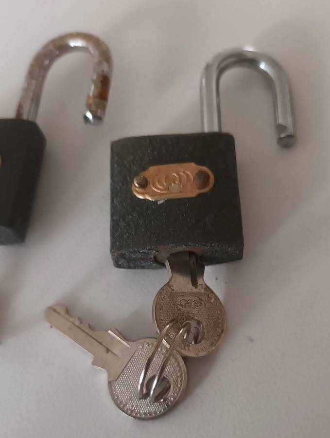 2x Locks with Keys. Working.