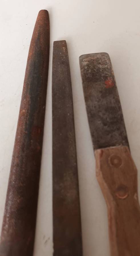 2x Steel Files and Scraper.