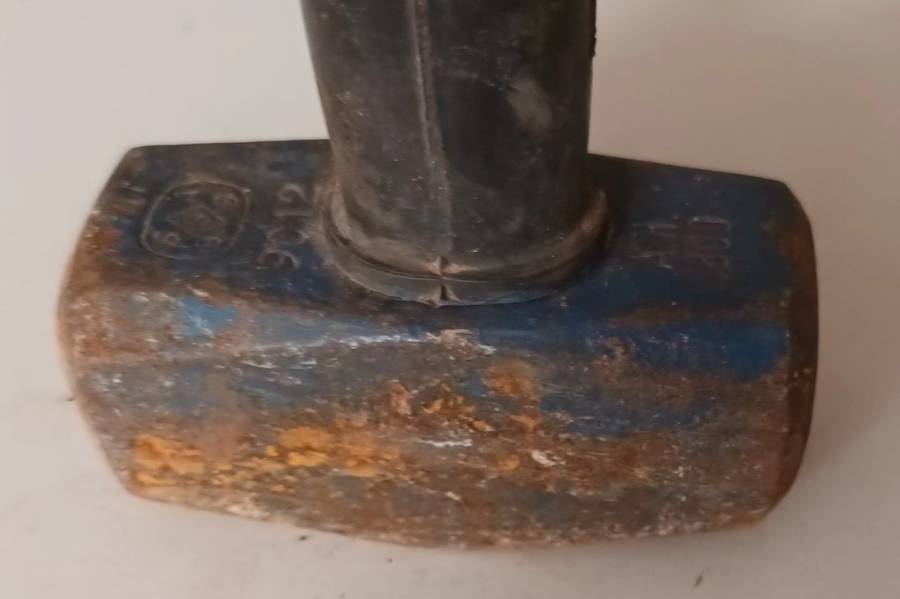Hammer 1.8kg.
