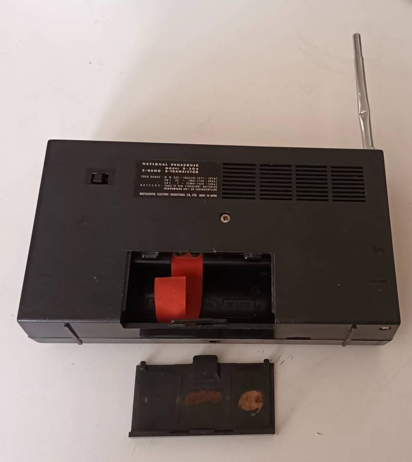 Vintage National Panasonic Radio. Battery Operated.