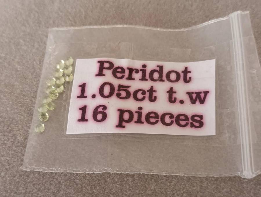 16 Pieces 1.05ct t.w Peridot Gems.