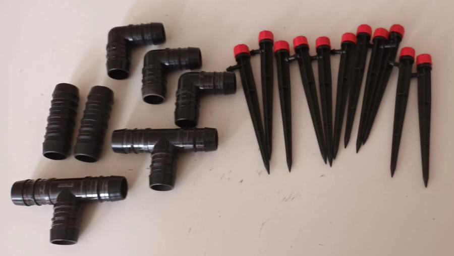 11x Drip Irrigation Emitters and Pipe Fittings. New.