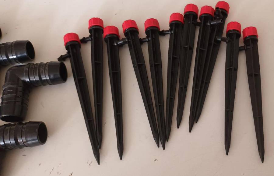 11x Drip Irrigation Emitters and Pipe Fittings. New.