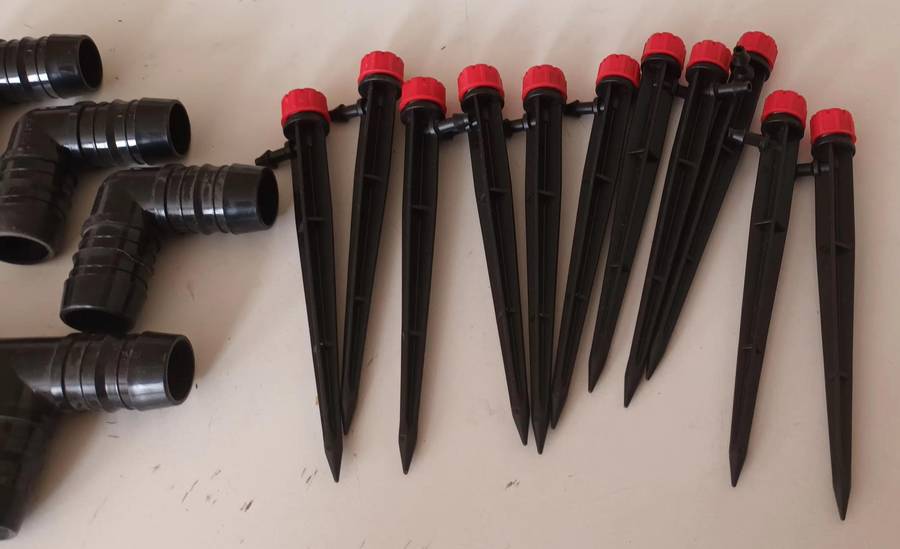11x Drip Irrigation Emitters and Pipe Fittings. New.