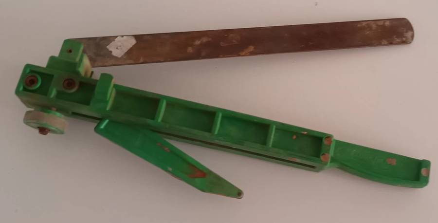 Ceramic Tile Cutter.