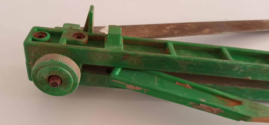 Ceramic Tile Cutter.