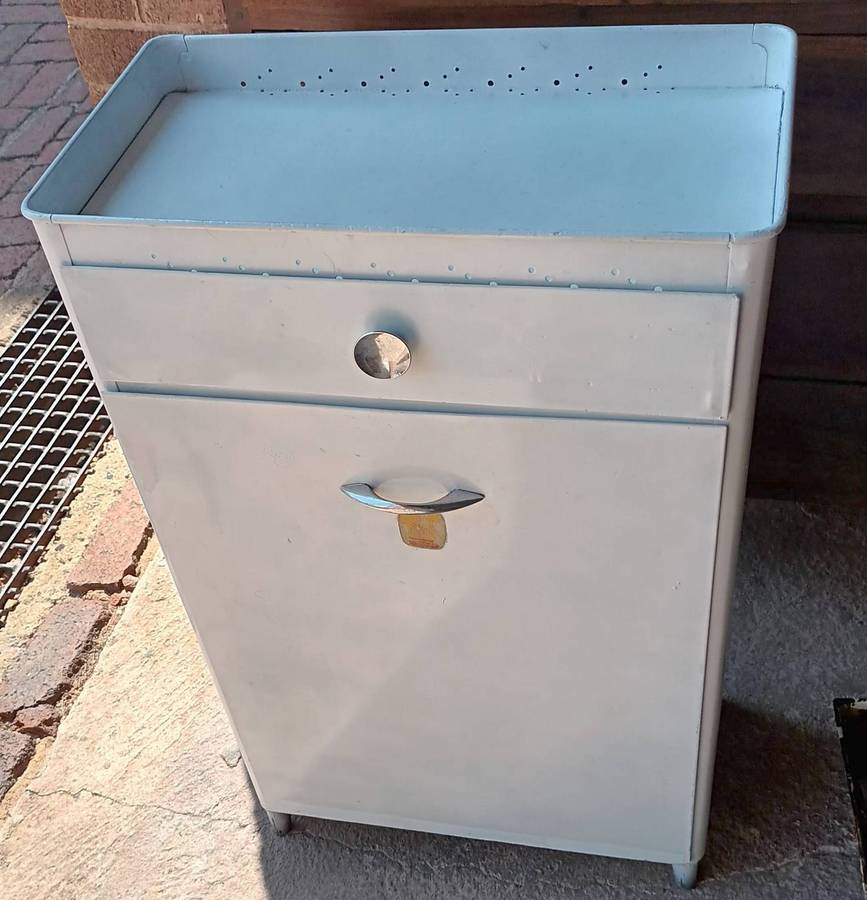 Vintage Bathroom Laundry Cabinet. Circa 1970's. FOR COLLECTION ONLY!!!