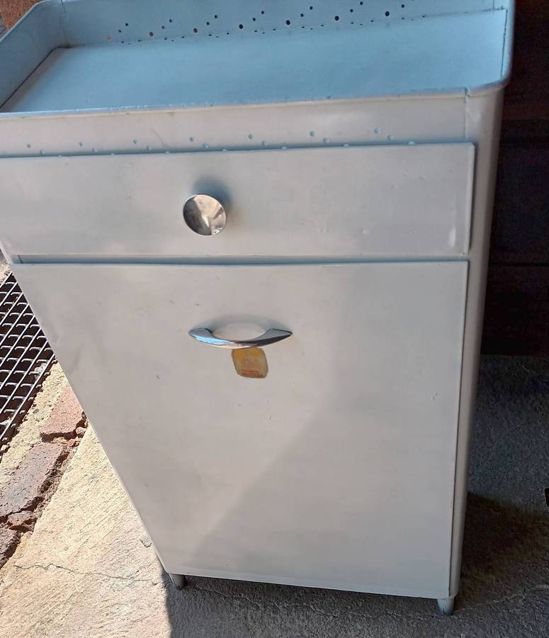 Vintage Bathroom Laundry Cabinet. Circa 1970's. FOR COLLECTION ONLY!!!