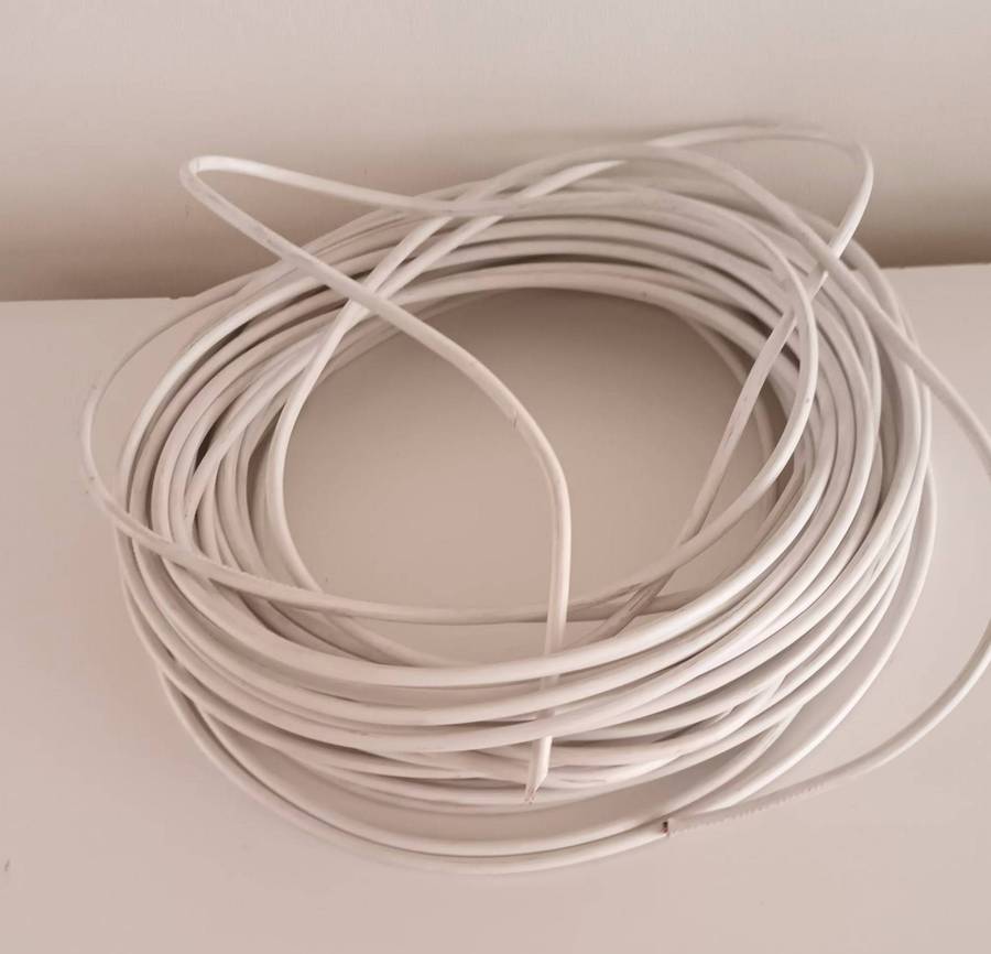 UV RESISTANT OUTDOOR ELECTRIC CABLE. APPROX. 45 TO 50 METRES. NEW.