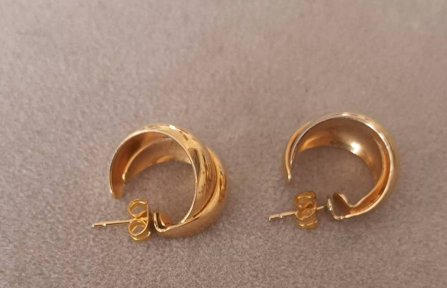 Stunning Gold-Plated Earrings.