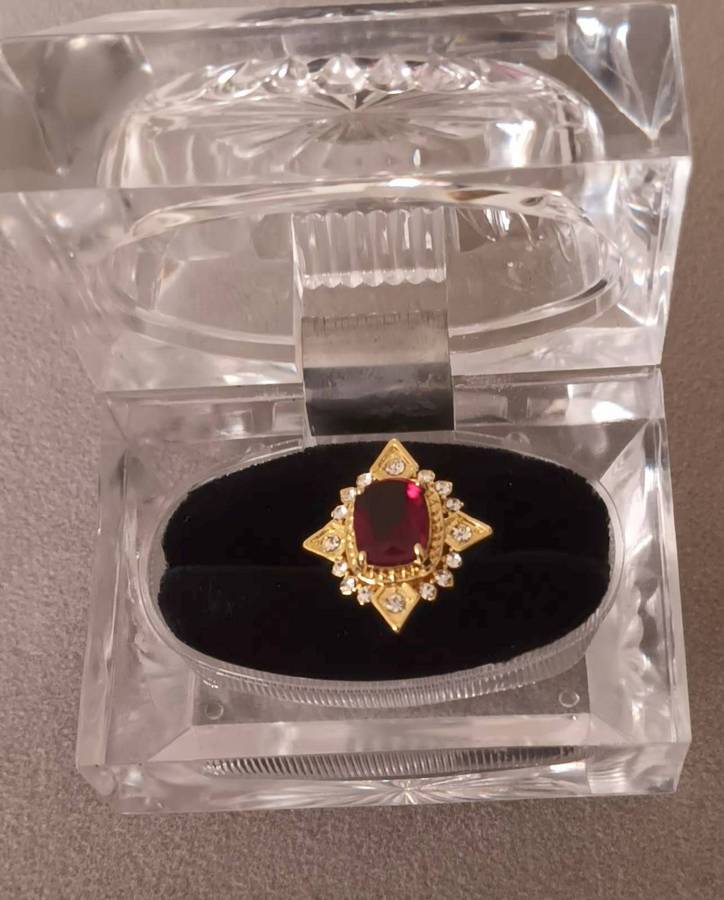 Stunning Gold-Plated Ring. Size M. New.