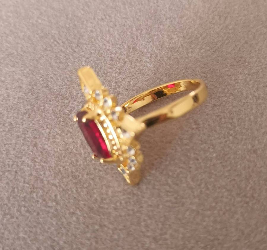 Stunning Gold-Plated Ring. Size M. New.