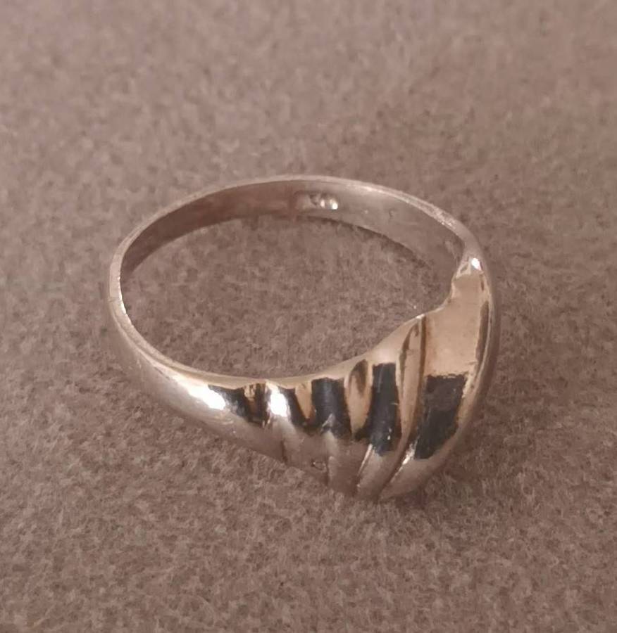 Lovely Sterling Silver Ring.