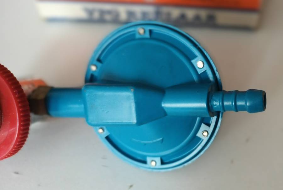 LPG GAS REGULATOR. NEW.