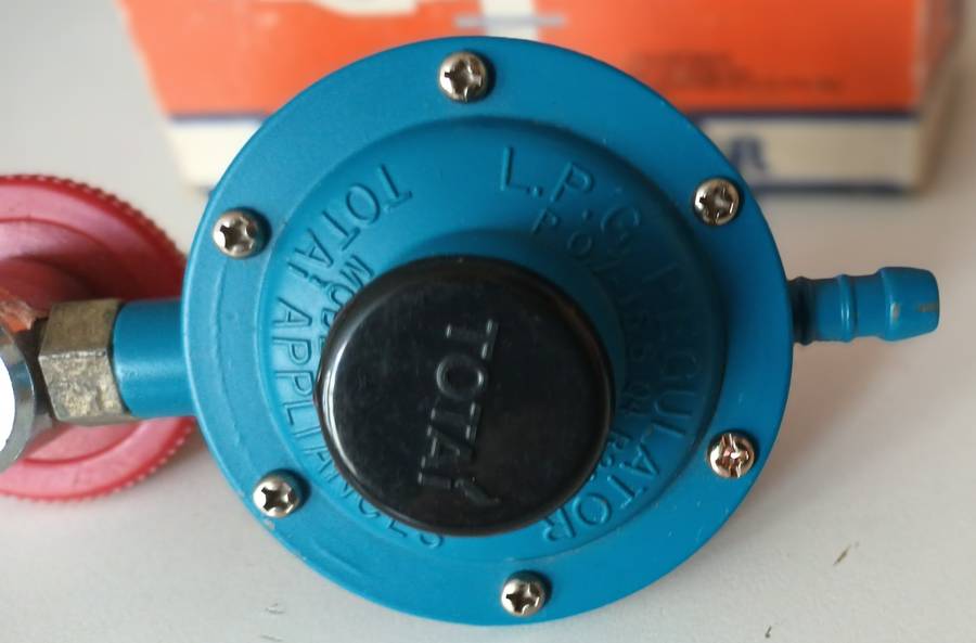 LPG GAS REGULATOR. NEW.