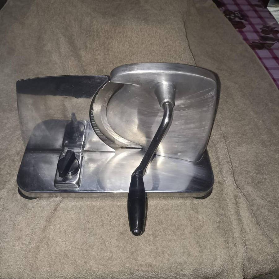 Refurbished Pineware bread slicer