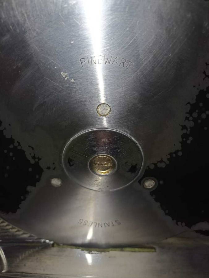 Beautiful Vintage Pineware bread slicer.