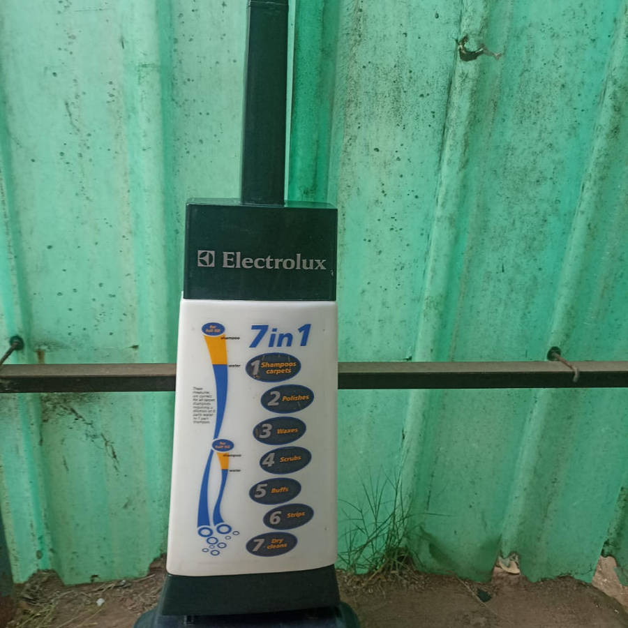 Electrolux 7 in 1 Carpet shampooer