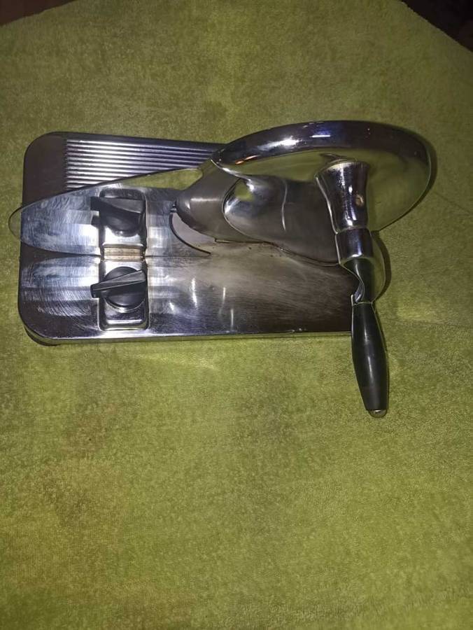 Beautiful Vintage Pineware bread slicer.