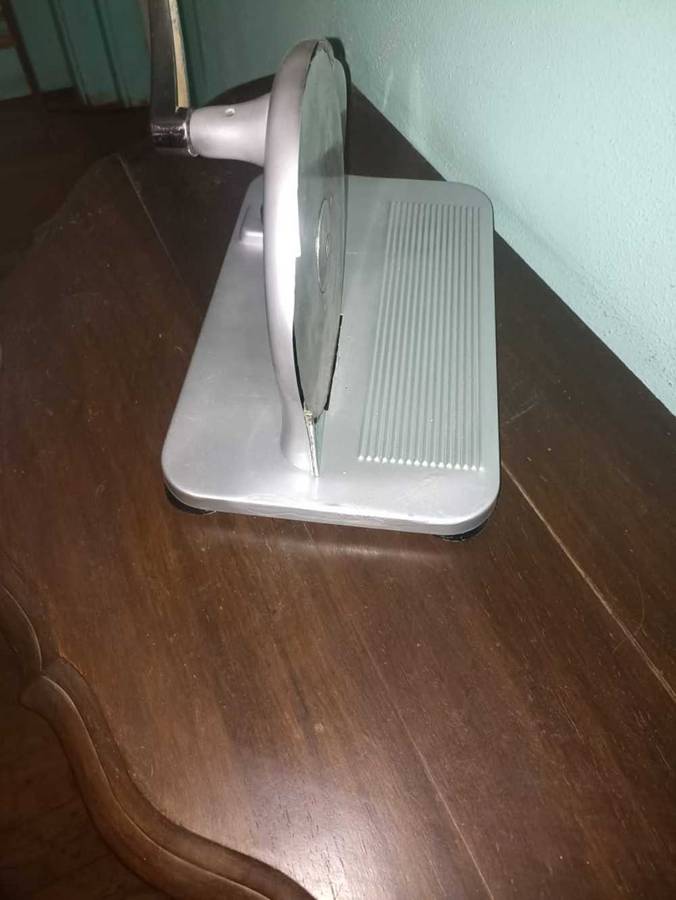 Pineware bread slicer