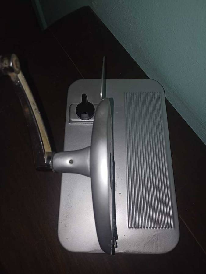 Pineware bread slicer