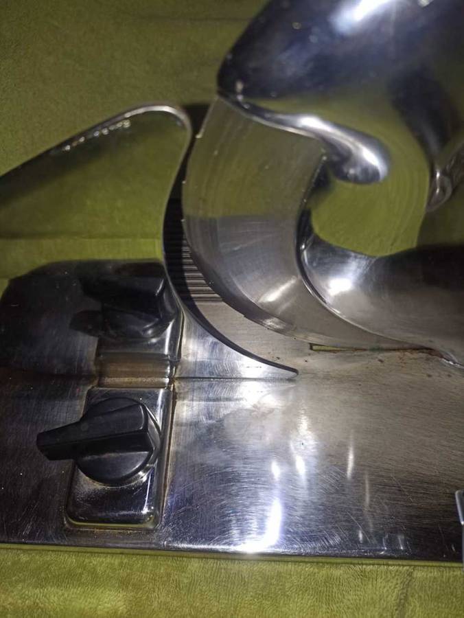 Beautiful Vintage Pineware bread slicer.