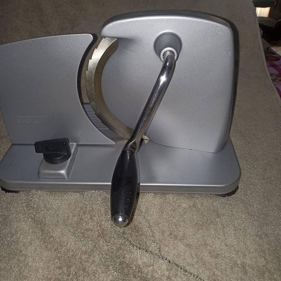 REFURBISHED VINTAGE PINEWARE BREAD SLICER