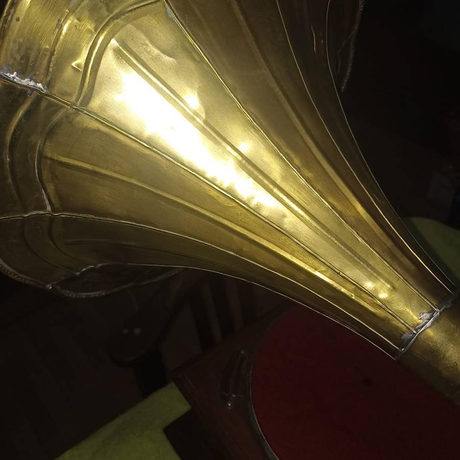 HIS MASTERS VOICE REVAMPED GRAMPOHONE