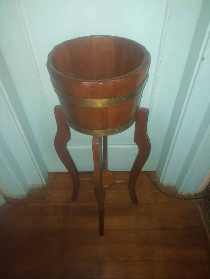 Potplant stand and Bucket