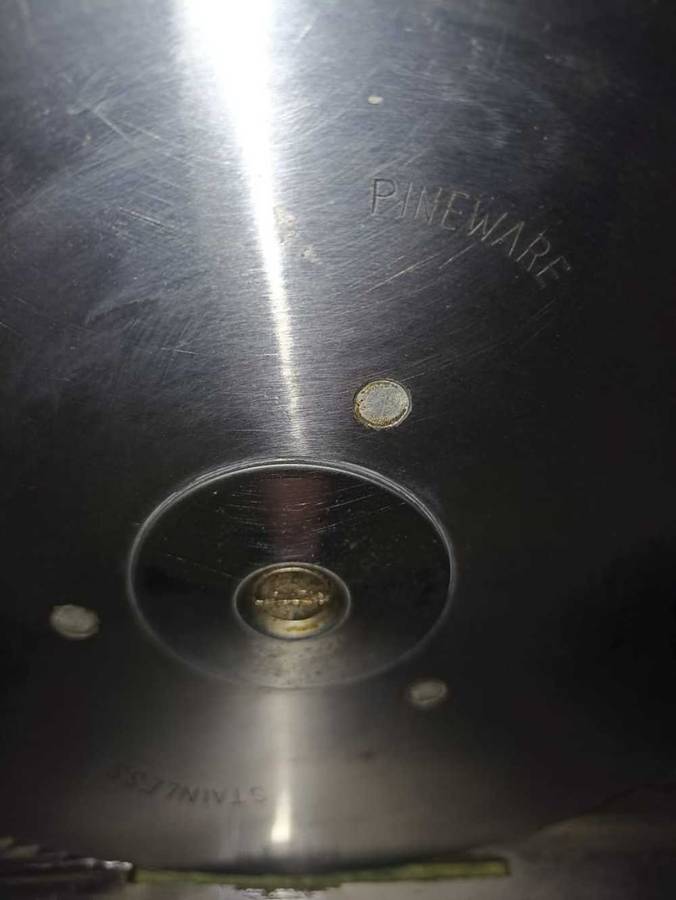 Beautiful Vintage Pineware bread slicer.