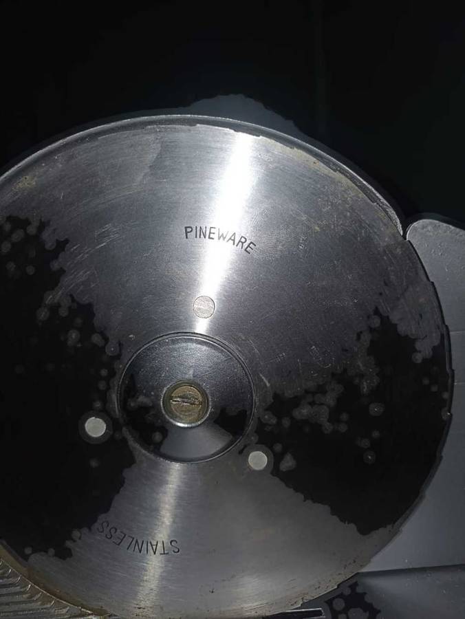 Pineware bread slicer