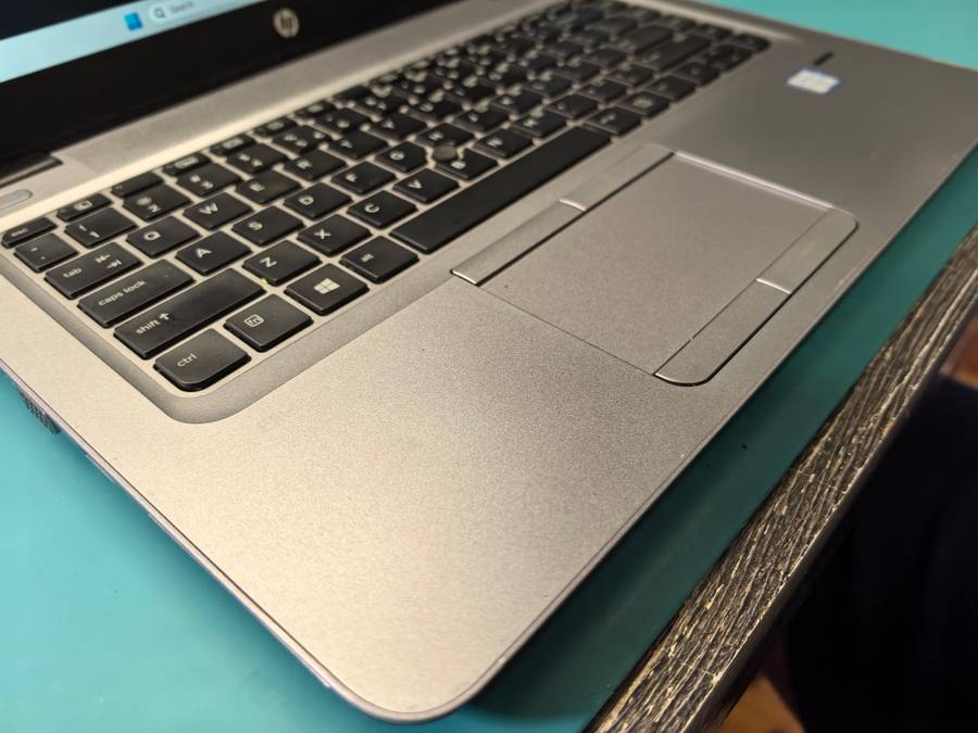 HP ELITEBOOK 840 G4-i7-7500U-8GB*256GB SSD-FULL HD-HD 620-BACKLIT