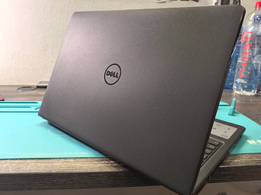 Dell Inspiron 15 3567 i3-6006u 256GB SSD 8GB RAM DVD HD520 Graphics