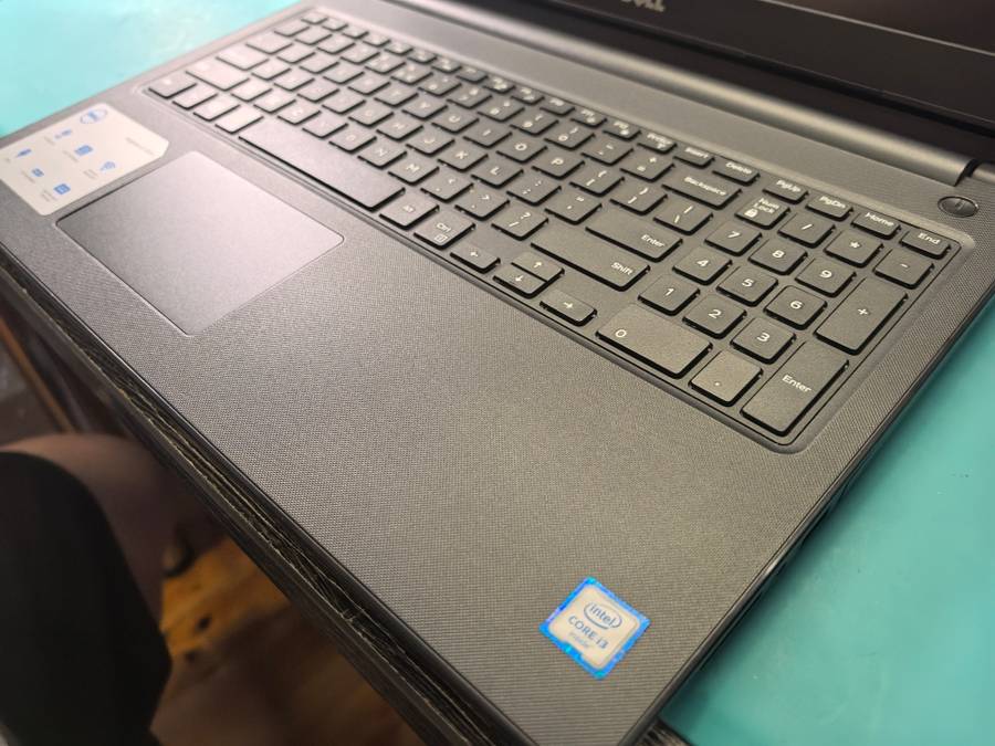 Dell Inspiron 15 3567 i3-6006u 256GB SSD 8GB RAM DVD HD520 Graphics