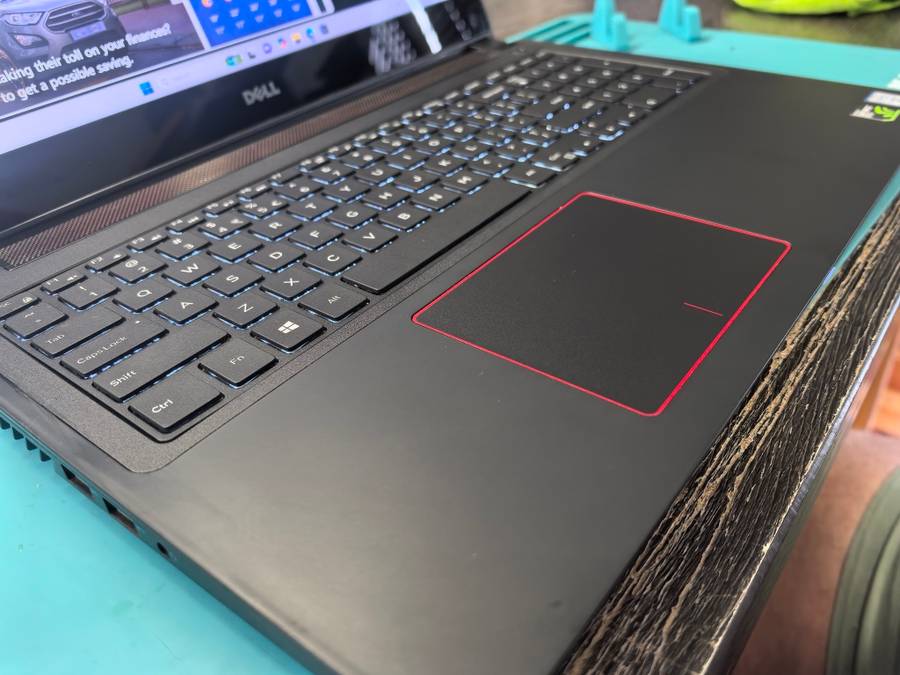 4K DISPLAY-GAMING i7-DELL INSPIRON 7559-i7-6700HQ-NVIDIA GTX960M-16GB RAM-256GB NVME-1000GB HDD