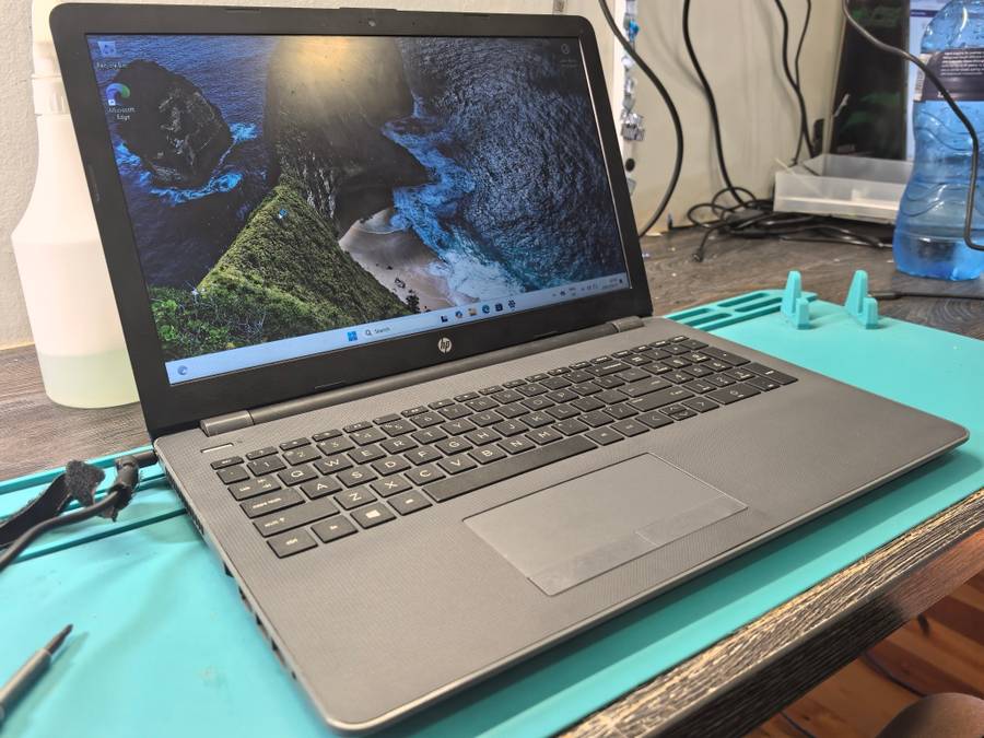 HP 250 G6*i3-5005U*12GB RAM*256GB SSD*15.6`HD*DVD