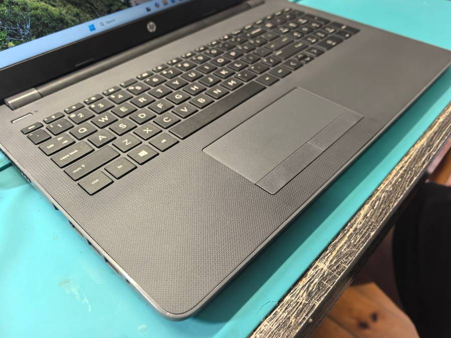 HP 250 G6*i3-5005U*12GB RAM*256GB SSD*15.6`HD*DVD