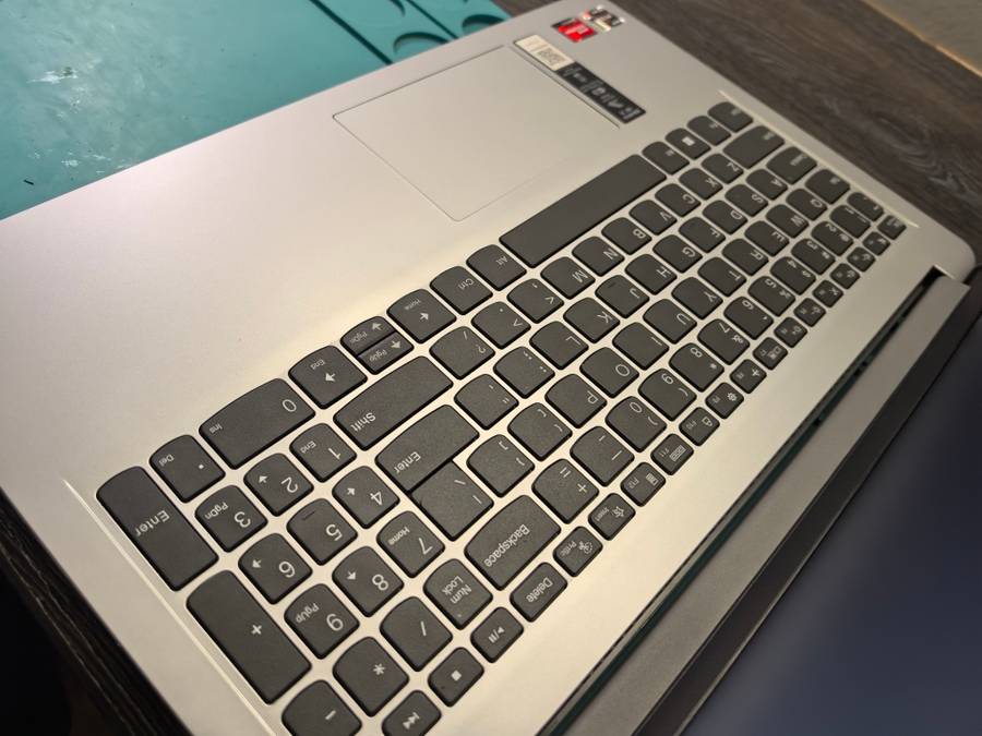 13th gen-LENOVO IDEAPAD 1-AMD RYZEN 5-7520U-16GB DDR5-512GB NVME-RADEON 610-QUAD CORE-FHD