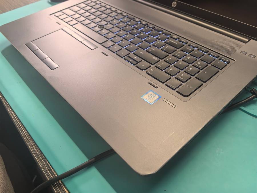8GB NVIDIA M5000-HP ZBOOK 17 G3 i7-6820HQ*32GB*256GB SSD*FHD*NVIDIA QUADRO M5000 8GB