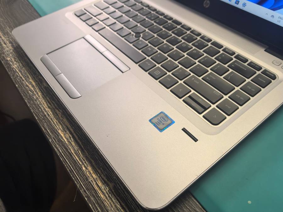 *HP ELITEBOOK 840 G3*i5-6300U*8GB DDR4*256GB SSD*FHD*BACKLIT