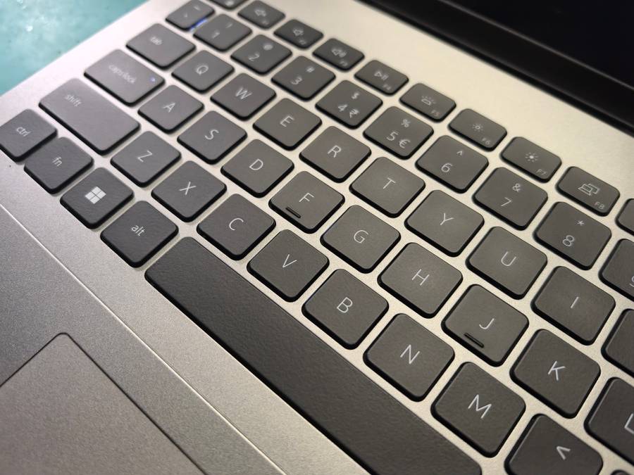 12TH GEN i5-DELL VOSTRO 5620-i5-1240P-16GB RAM-2TB SSD-FHD+*XE GRAPHICS