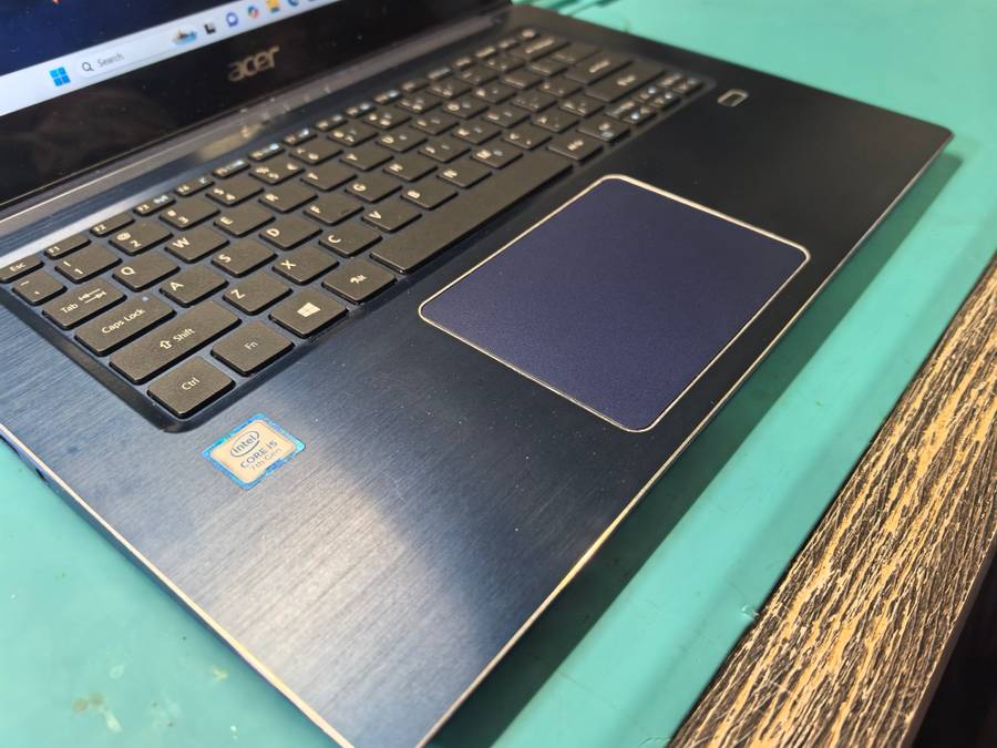 Acer Swift 3 15.6" Laptop i5-7200U 8GB RAM 256GB SSD Full HD Gorilla Glass
