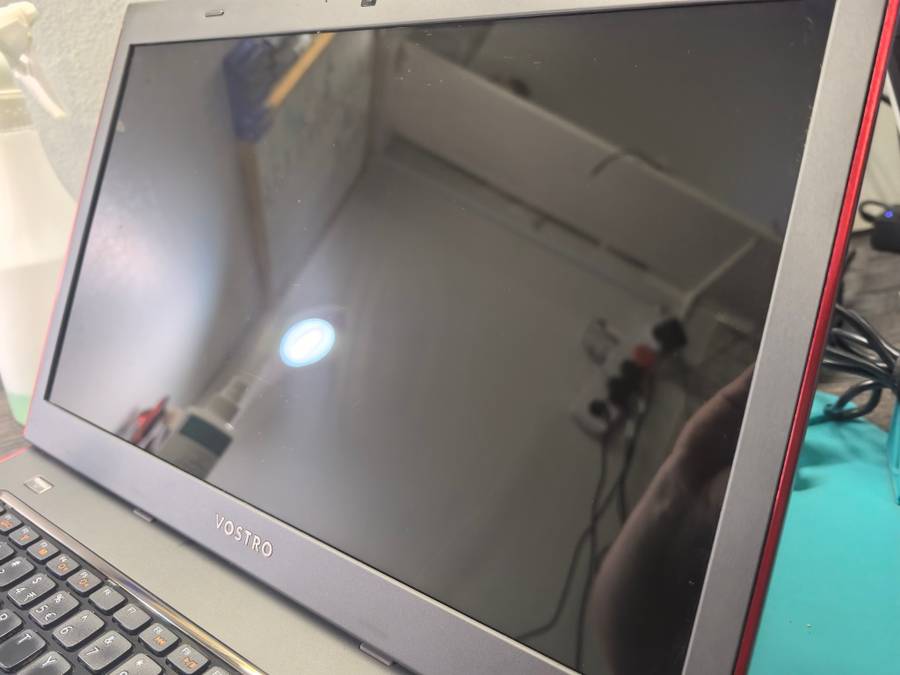 QUAD CORE i7-DELL VOSTRO 3560*i7-3632QM-8GB RAM-256GB SSD-RADEON GRAPHICS-DVD-HD DISPLAY