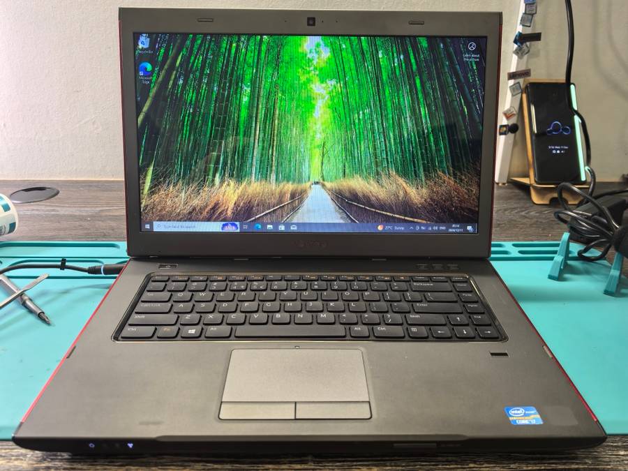 QUAD CORE i7-DELL VOSTRO 3560*i7-3632QM-8GB RAM-256GB SSD-RADEON GRAPHICS-DVD-HD DISPLAY