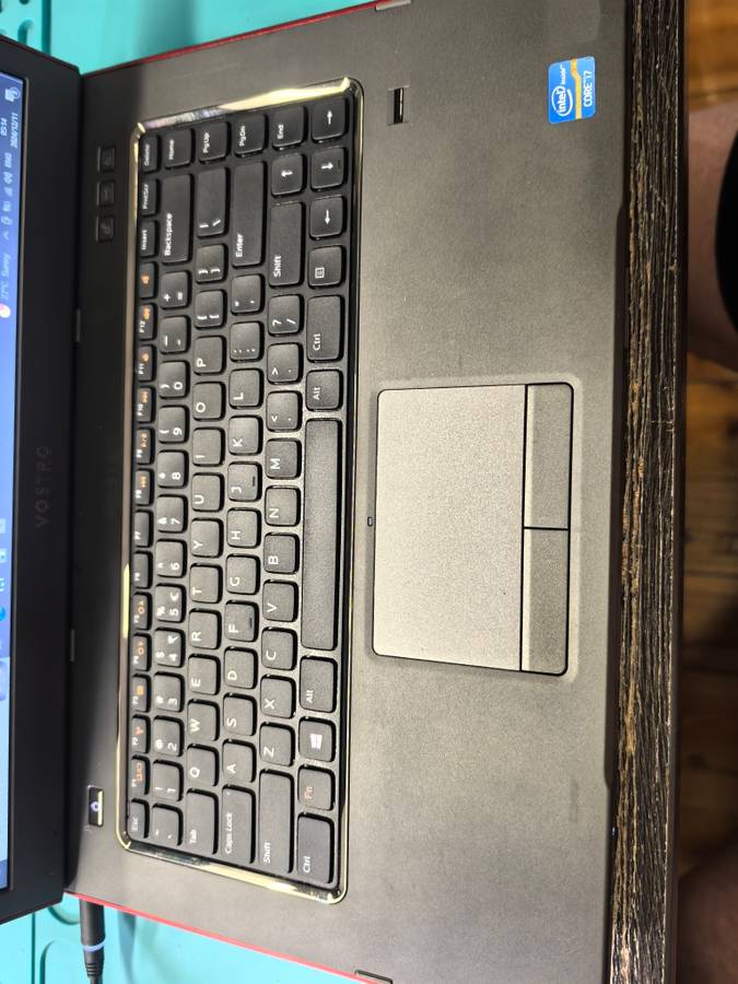 QUAD CORE i7-DELL VOSTRO 3560*i7-3632QM-8GB RAM-256GB SSD-RADEON GRAPHICS-DVD-HD DISPLAY